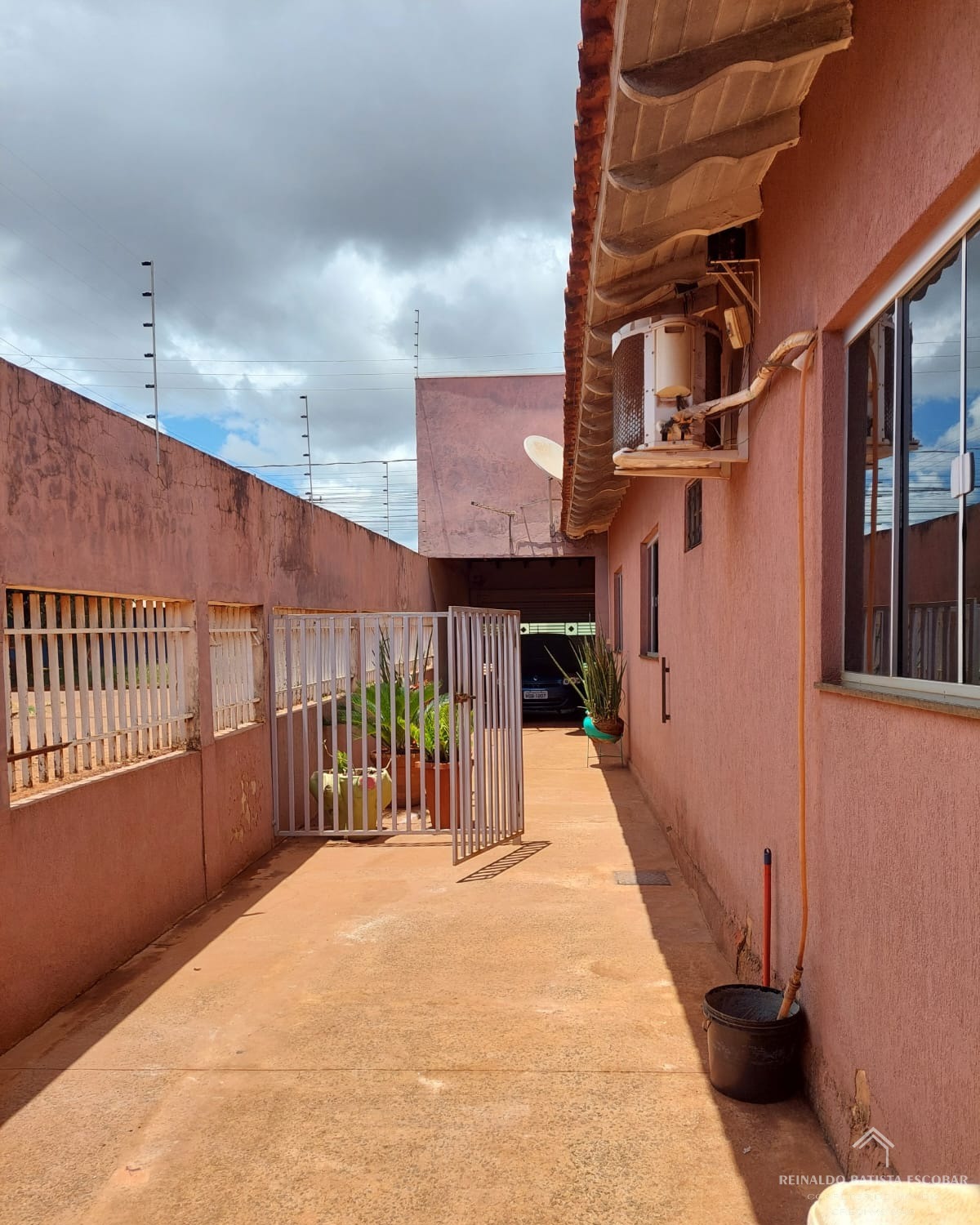 Casa ampla de esquina à venda com 4 quartos no bairro são co