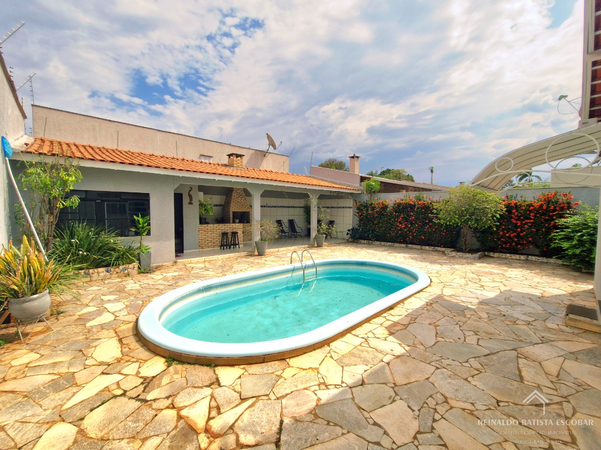Casa térrea ampla com piscina e espaço gourmet na vila almei