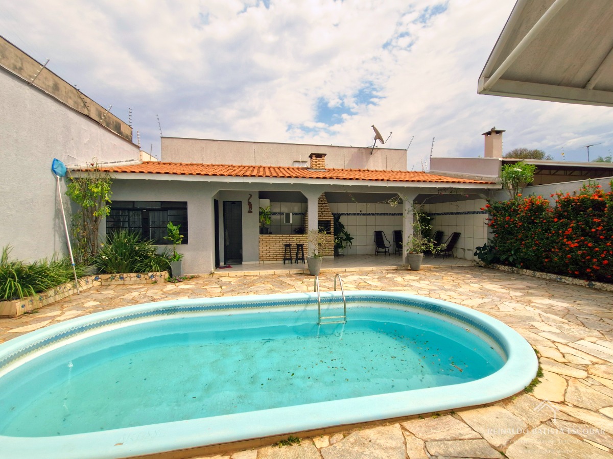 Casa térrea ampla com piscina e espaço gourmet na vila almei
