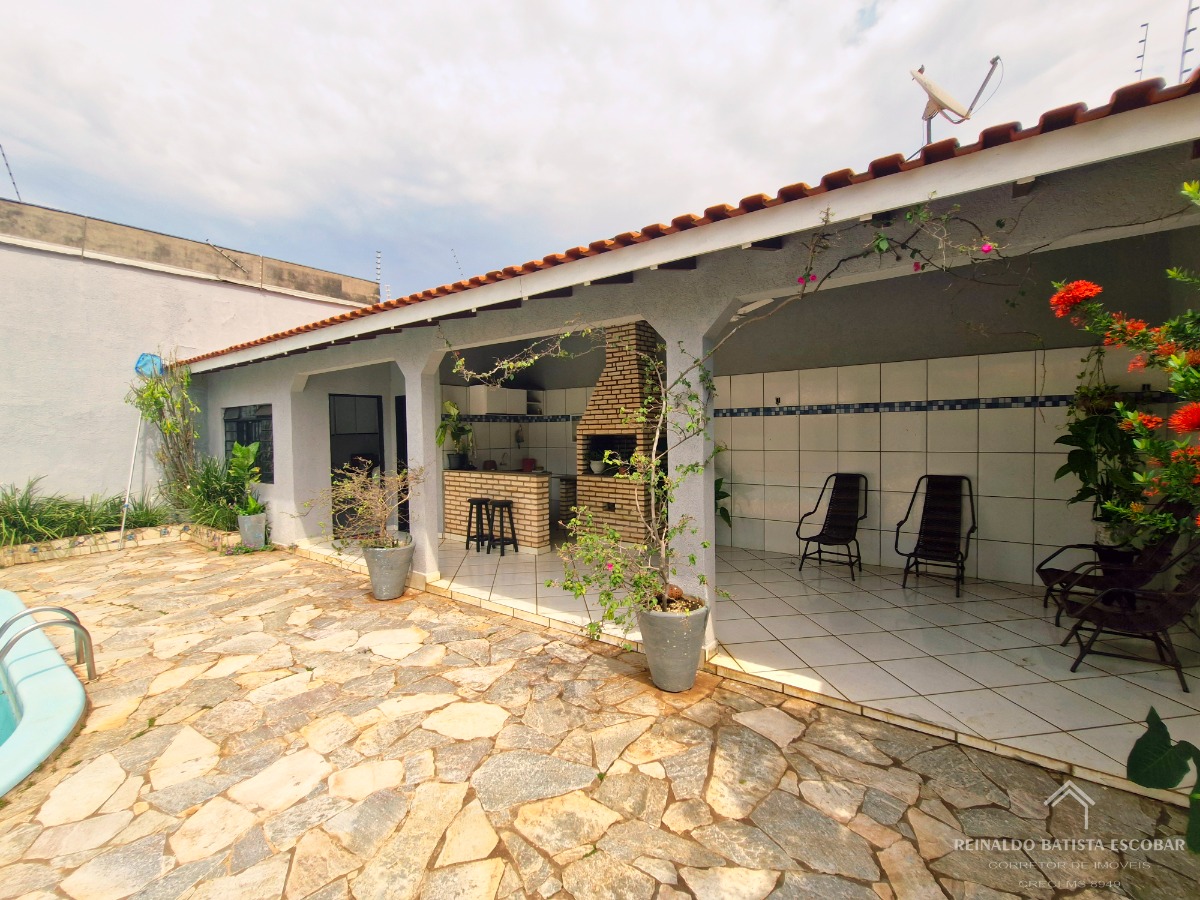 Casa térrea ampla com piscina e espaço gourmet na vila almei