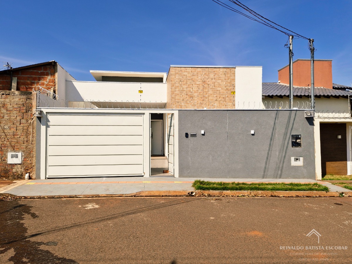 Casa térrea design moderno com piscina à venda na praia da u
