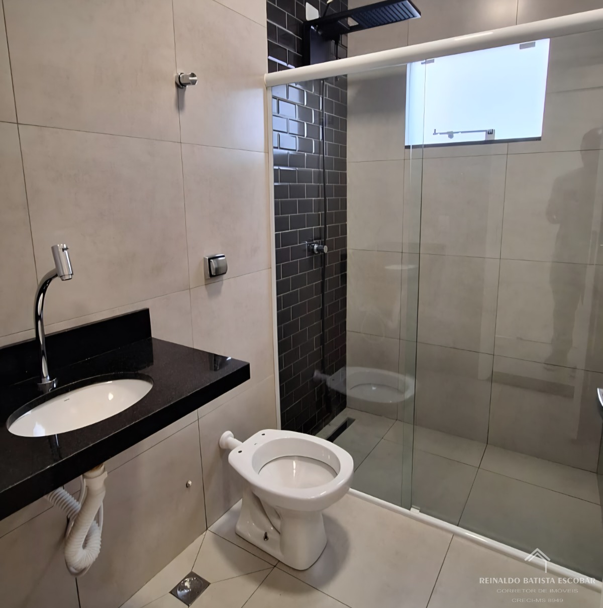 Casa térrea design moderno com piscina à venda na praia da u