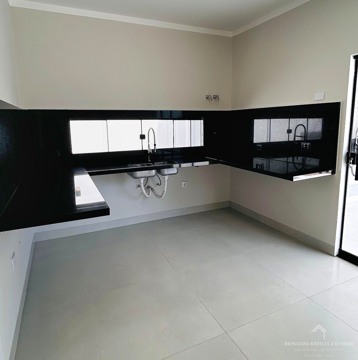 Casa térrea nova alto padrão com 3 suítes no bairro jardim s