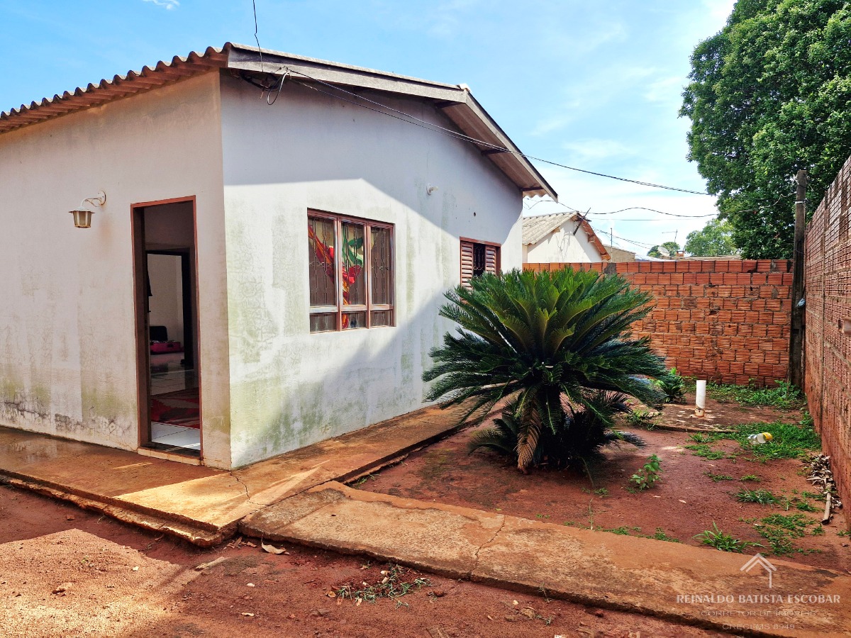 Casa térrea na vila santa luzia: 2 quartos amplos e quintal 