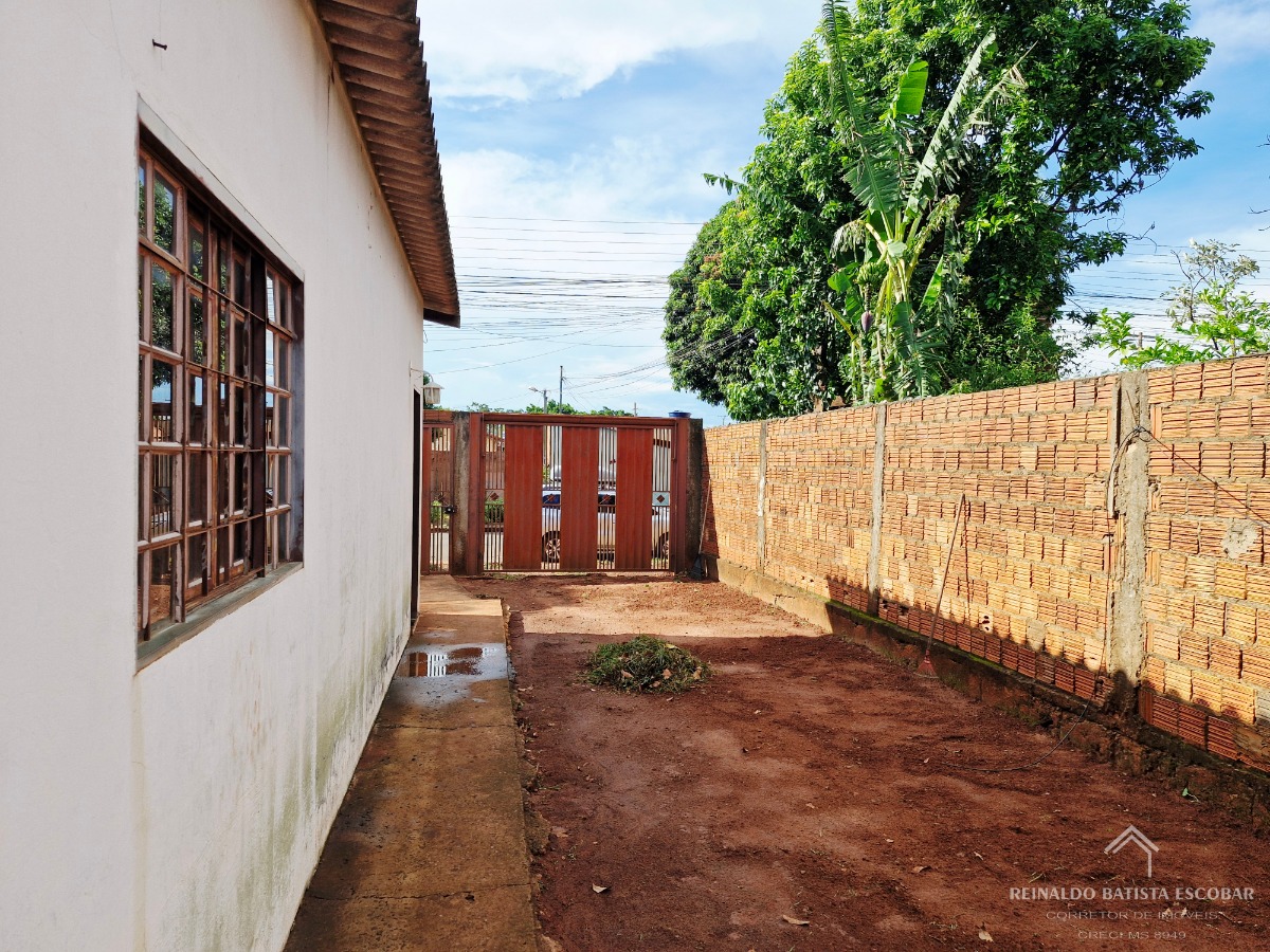 Casa térrea na vila santa luzia: 2 quartos amplos e quintal 
