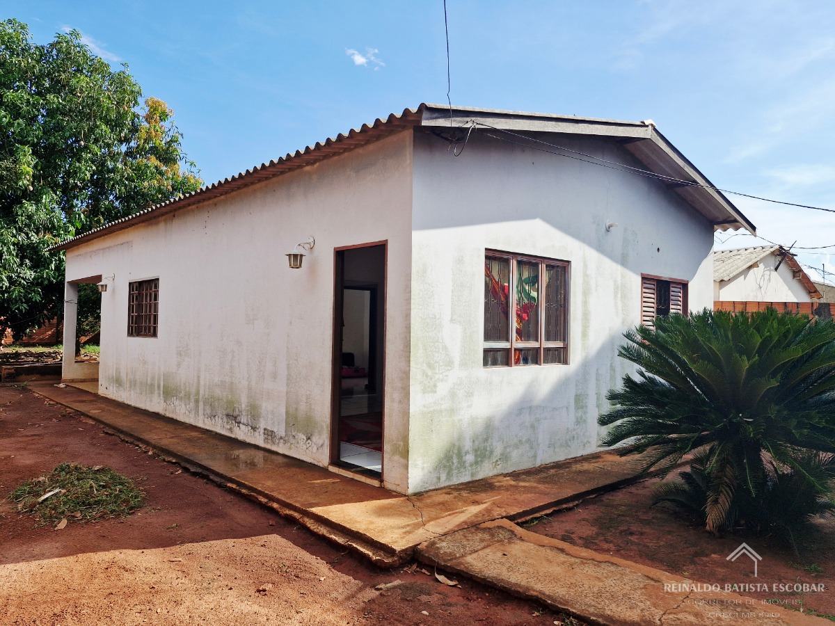 Casa térrea na vila santa luzia: 2 quartos amplos e quintal 