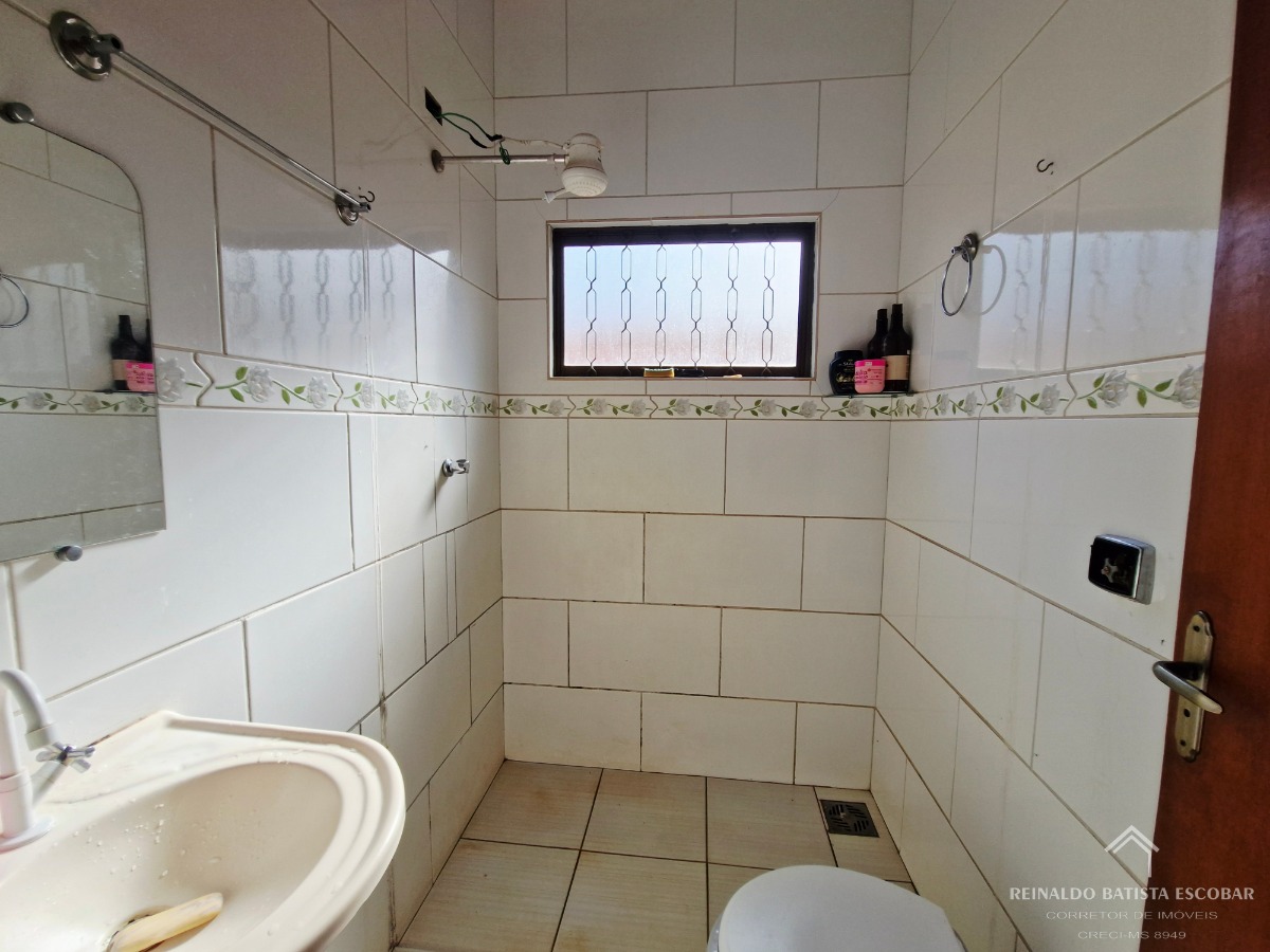 Casa térrea na vila santa luzia: 2 quartos amplos e quintal 