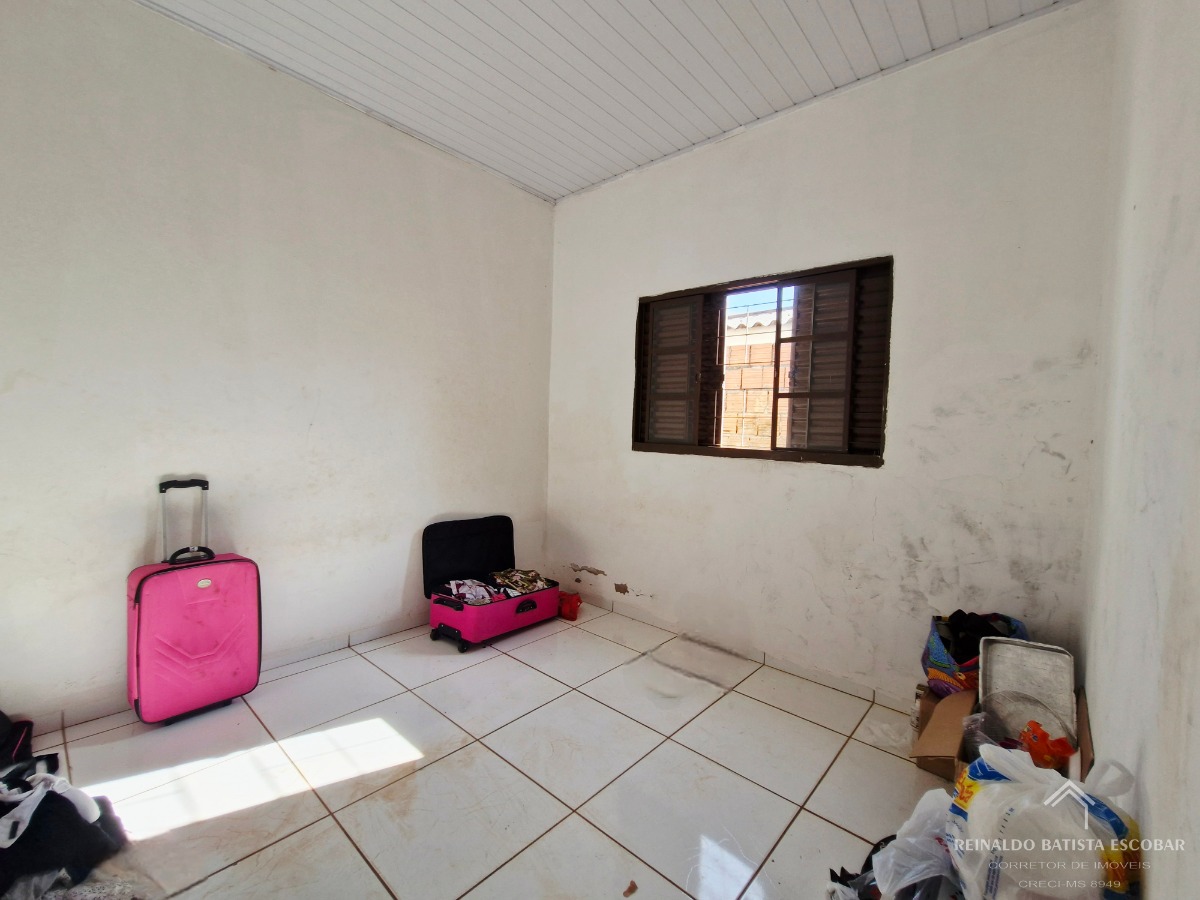 Casa térrea na vila santa luzia: 2 quartos amplos e quintal 
