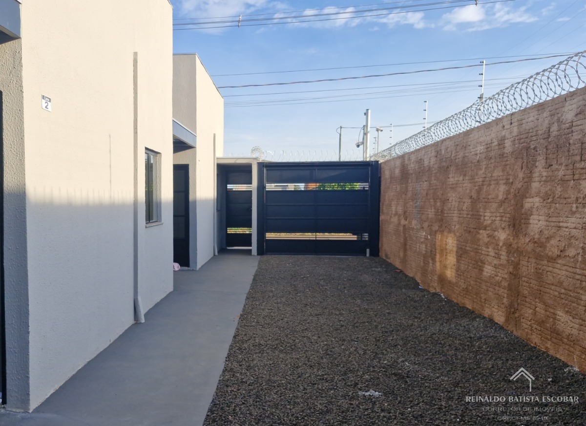 Casa em condomínio fechado com 4 casas no bairro bela laguna