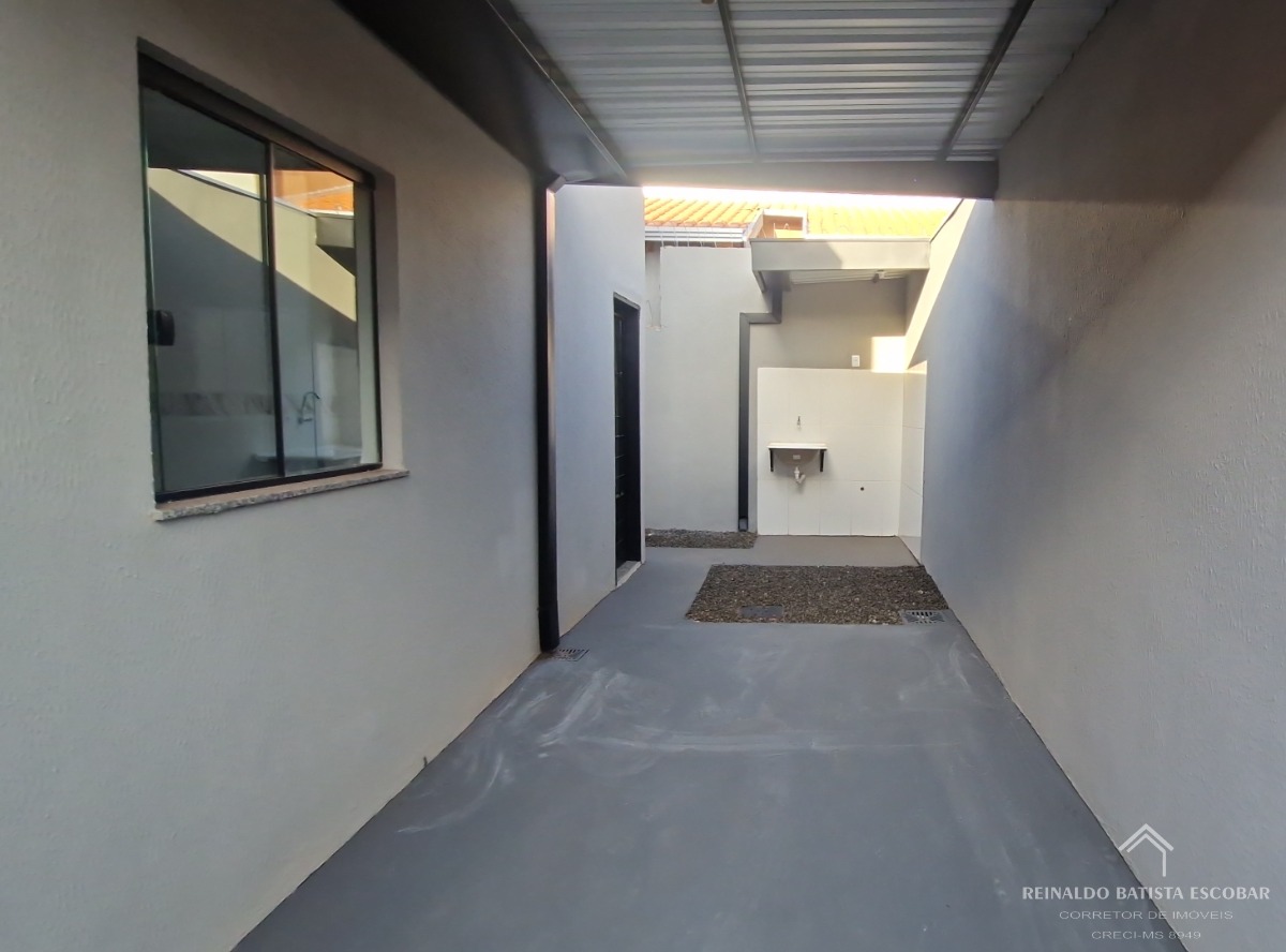 Casa em condomínio fechado com 4 casas no bairro bela laguna