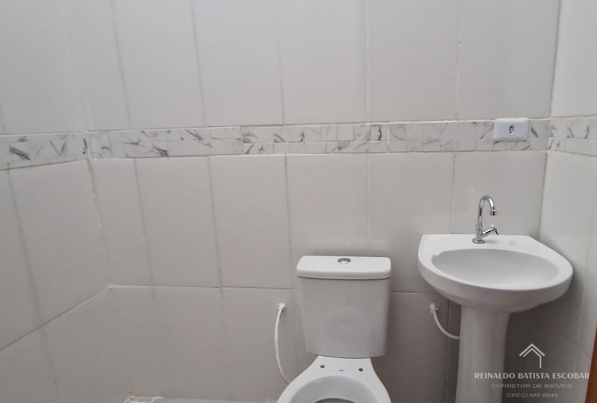 Casa em condomínio fechado com 4 casas no bairro bela laguna