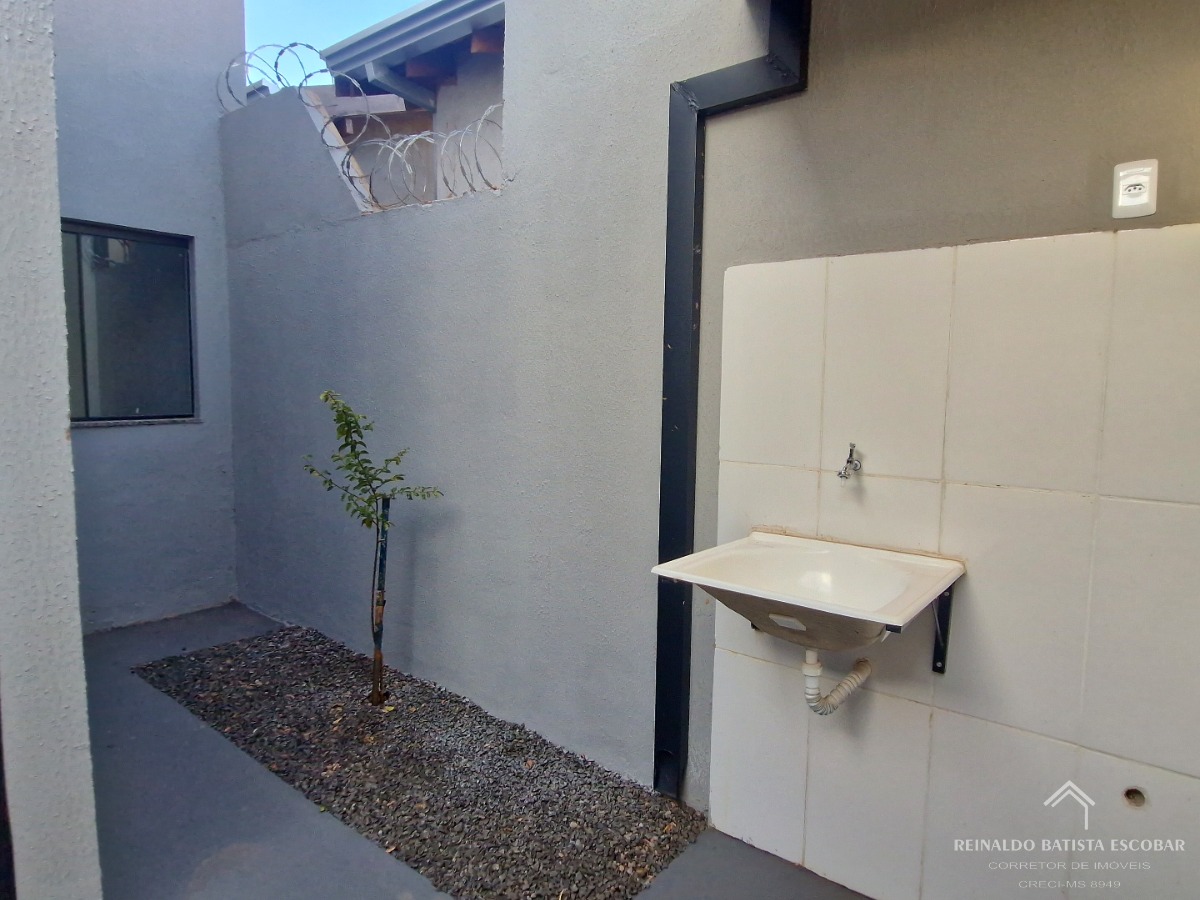 Casa em condomínio fechado com 4 casas no bairro bela laguna