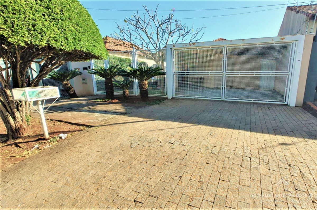 Casa térrea à venda com varanda gourmet e piscina no jardim 