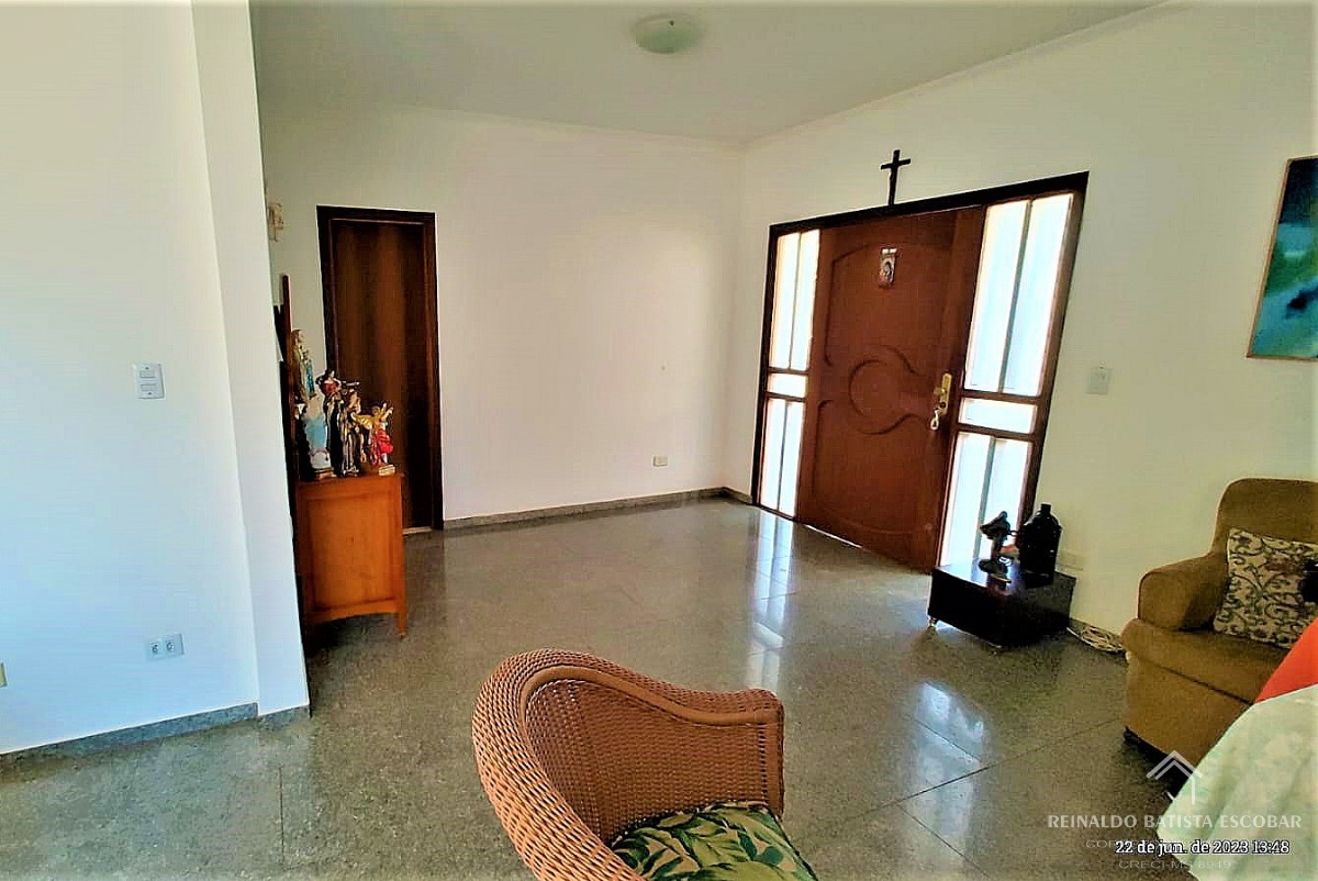 Casa térrea à venda com varanda gourmet e piscina no jardim 