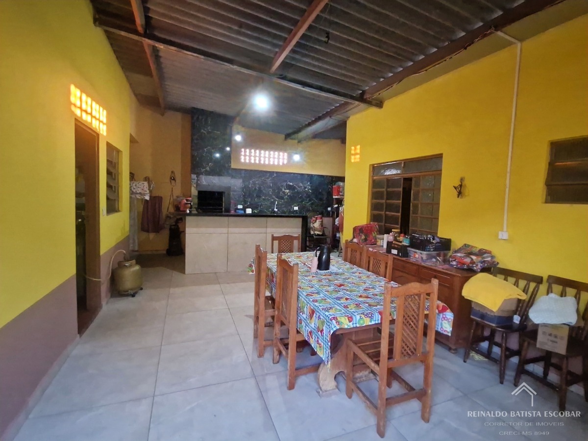 Casa térrea espaçosa com 4 quartos no estrela do sul