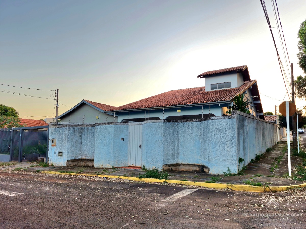 Sobrado de esquina com 4 quartos à venda no bairro cabreúva